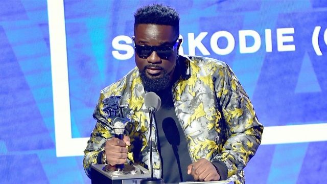 Video: ‘Come to Ghana’ – Sarkodie appeals after winning BET Hip Hop award